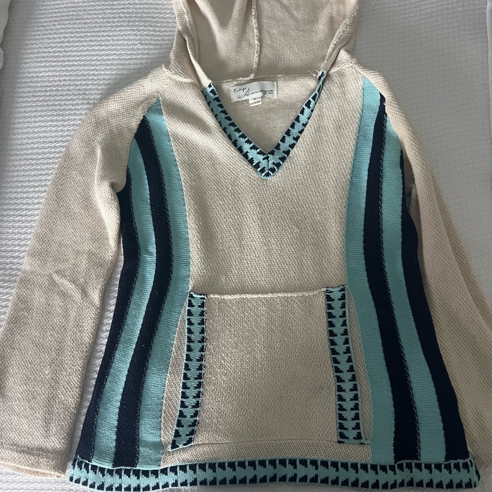 Vintage Havana  Cream and Blue V-Neck Sweater